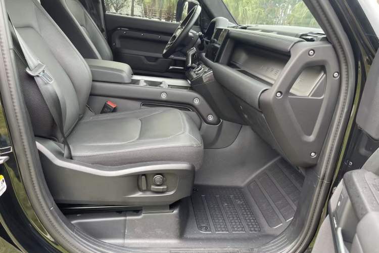 Used Land Rover Defender 2025 110 3.0T P400 Dark Edition Right Front Seat