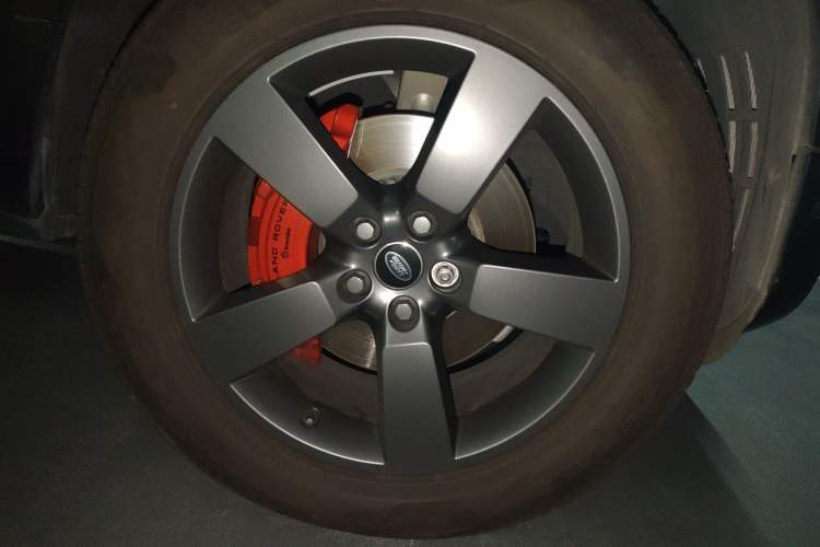 Used Land Rover Defender 2025 110 3.0T P400 X Right Front Wheel Hub