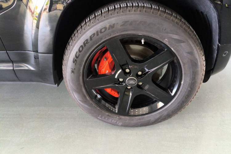 Used Land Rover Defender 2025 110 3.0T P400 Dark Edition Right Front Wheel Hub