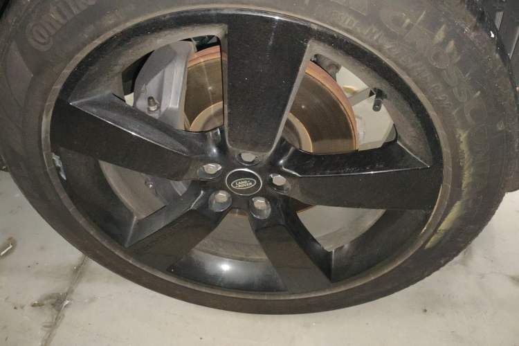 Used Land Rover Defender 2025 110 3.0T P400 X-Dynamic SE Right Front Wheel Hub