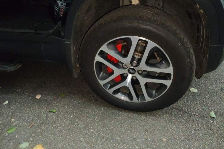 Used Land Rover Defender 2025 110 3.0T P400 Dark Edition Right Front Wheel Hub