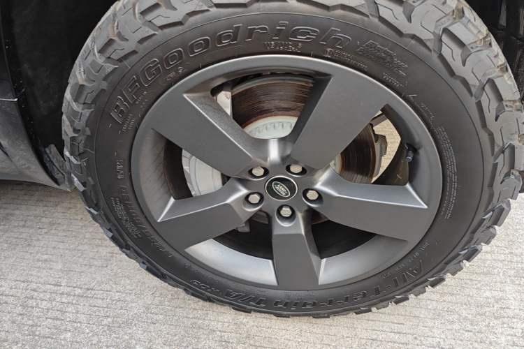 Used Land Rover Defender 2025 90 3.0T P400 X-Dynamic HSE Right Front Wheel Hub