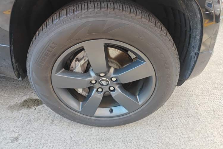 Used Land Rover Defender 2025 110 3.0T P400 – Dynamic HSE Right Front Wheel Hub