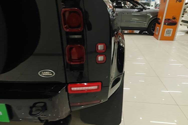 Used Land Rover Defender 2025 110 3.0T P400 – Dynamic HSE Right Rear Taillight