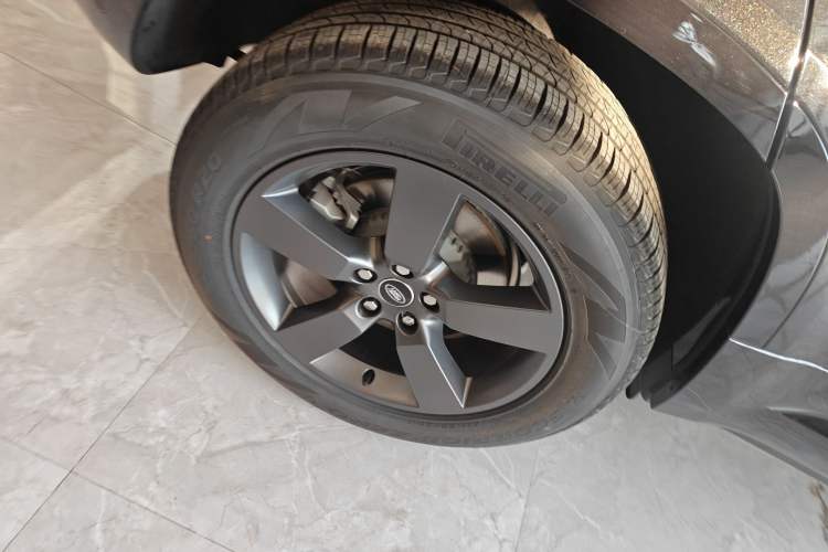Used Land Rover Defender  Right Rear Wheel Hub