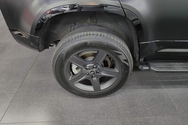 Used Land Rover Defender 2025 110 3.0T P400 X-Dynamic SE Right Rear Wheel Hub