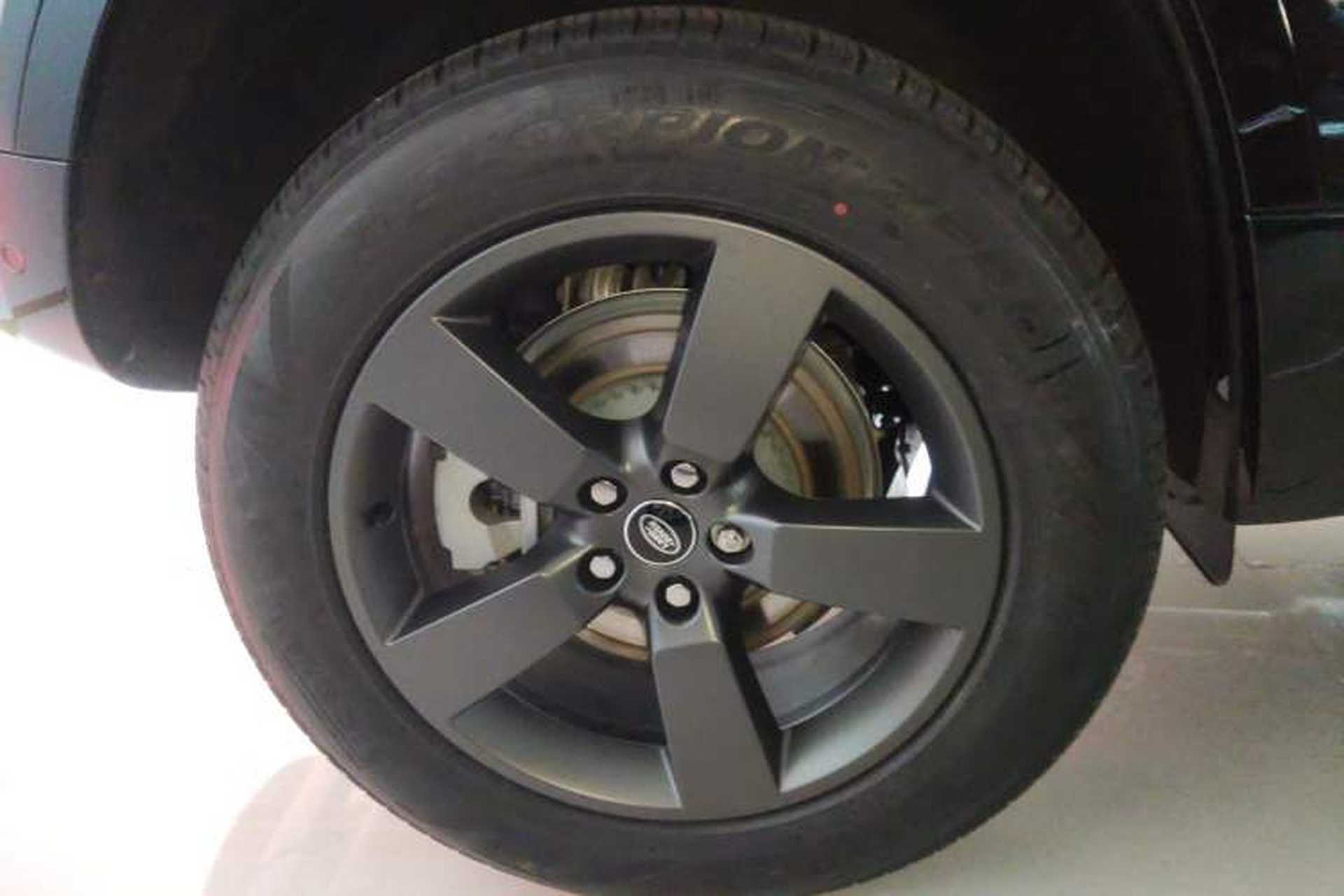 Used Land Rover Defender 2025 110 3.0T P400 – Dynamic HSE Right Rear Wheel Hub