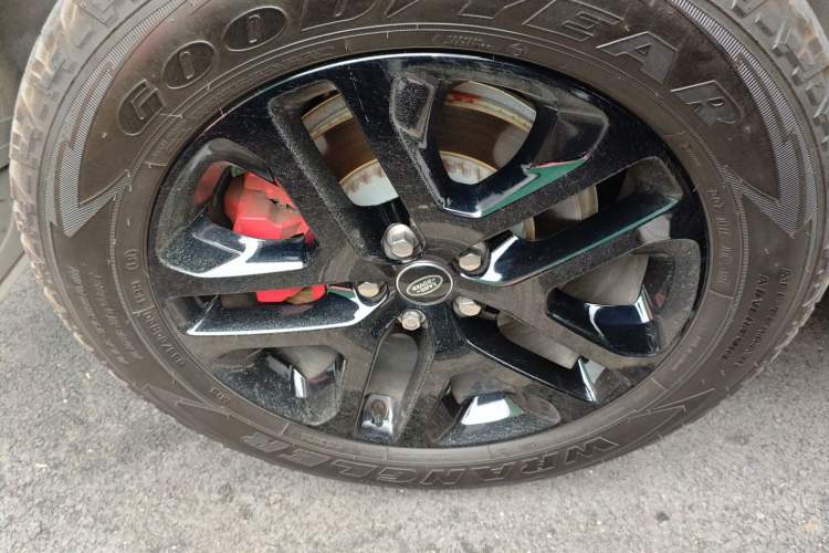 Used Land Rover Defender 2025 110 3.0T P400 Dark Edition Right Rear Wheel Hub