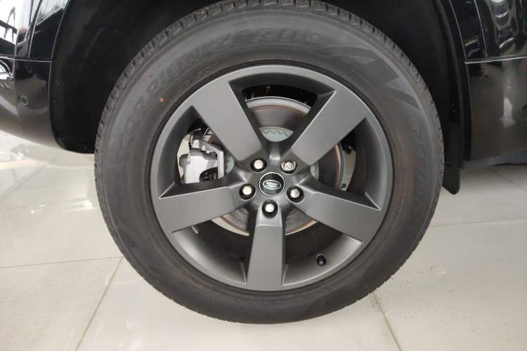 Used Land Rover Defender 2025 110 3.0T P400 – Dynamic HSE Right Rear Wheel Hub