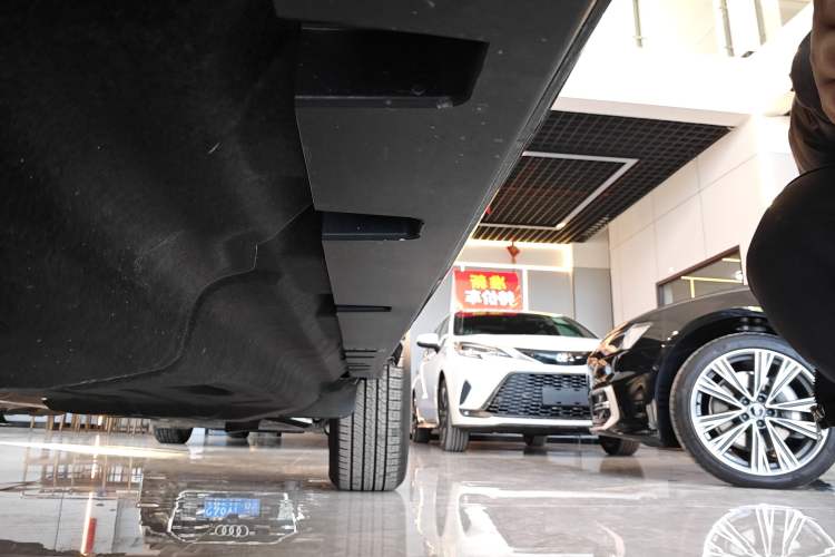 Used Land Rover Defender  Right Side Sill
