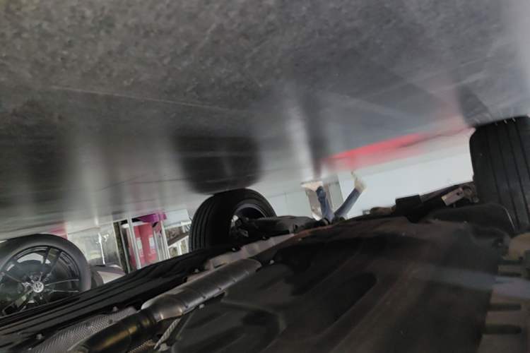 Used Land Rover Defender 2025 110 3.0T P400 X-Dynamic SE Right Side Sill