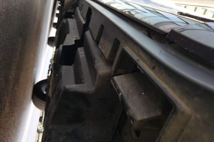 Used Land Rover Defender 2025 110 3.0T P400 X Right Side Sill