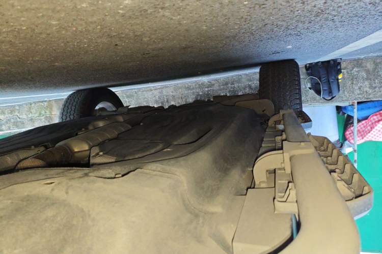 Used Land Rover Defender 2025 110 3.0T P400 Dark Edition Right Side Sill