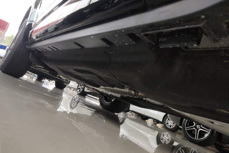 Used Land Rover Defender 2025 110 3.0T P400 – Dynamic HSE Right Side Sill