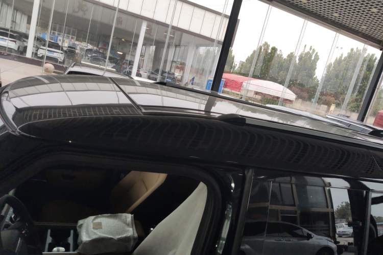 Used Land Rover Defender 2025 110 3.0T P400 – Dynamic HSE Roof
