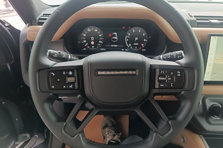 Used Land Rover Defender 2025 90 3.0T P400 X-Dynamic HSE Steering Wheel