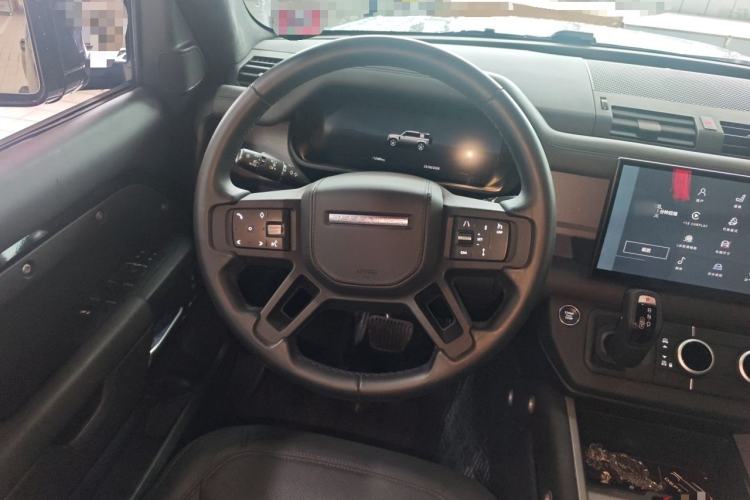 Used Land Rover Defender 2025 110 3.0T P400 – Dynamic HSE Steering Wheel