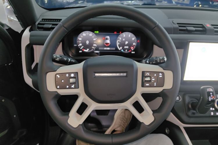 Used Land Rover Defender 2025 110 3.0T P400 X-Dynamic SE Steering Wheel