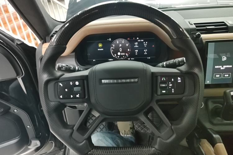 Used Land Rover Defender 2025 110 3.0T P400 – Dynamic HSE Steering Wheel
