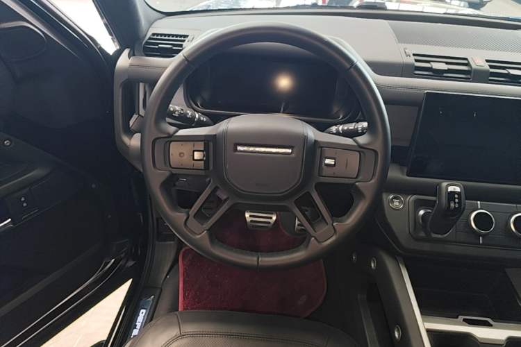 Used Land Rover Defender 2025 110 3.0T P400 – Dynamic HSE Steering Wheel