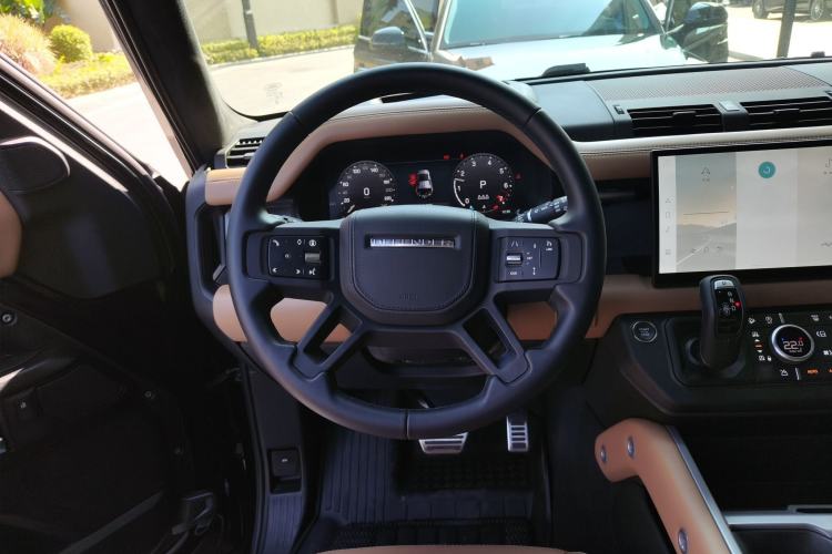 Used Land Rover Defender 2025 110 3.0T P400 X Steering Wheel