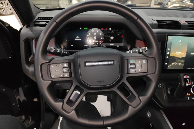 Used Land Rover Defender 2025 110 3.0T P400 – Dynamic HSE Steering Wheel