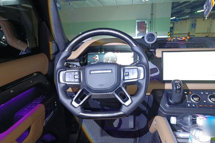 Used Land Rover Defender 2025 110 3.0T P400 – Dynamic HSE Steering Wheel