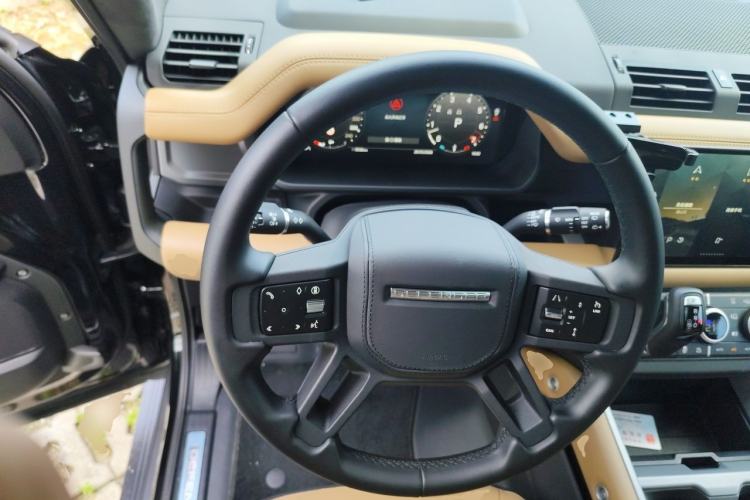 Used Land Rover Defender 2025 110 3.0T P400 – Dynamic HSE Steering Wheel