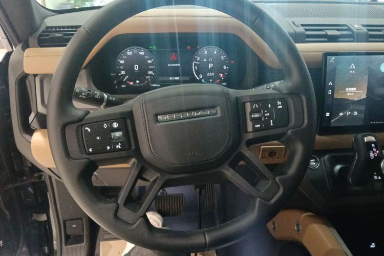 Used Land Rover Defender 2025 110 3.0T P400 – Dynamic HSE Steering Wheel