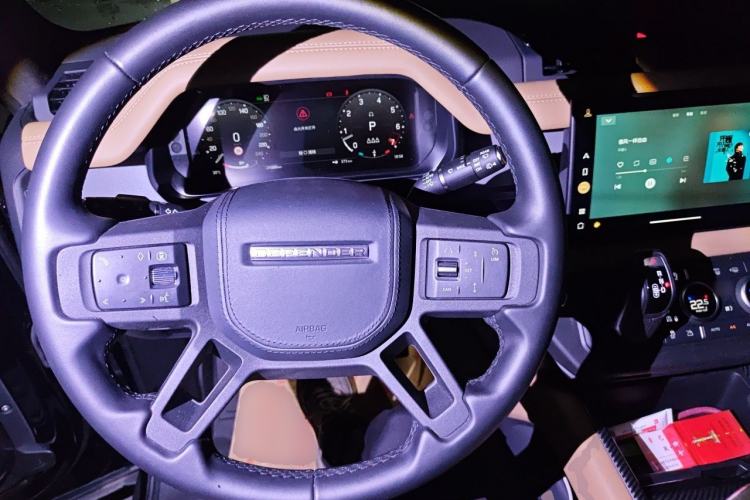Used Land Rover Defender 2025 110 3.0T P400 Dark Edition Steering Wheel