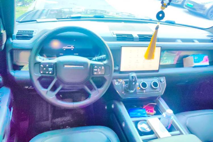 Used Land Rover Defender 2025 110 3.0T P400 Dark Edition Steering Wheel