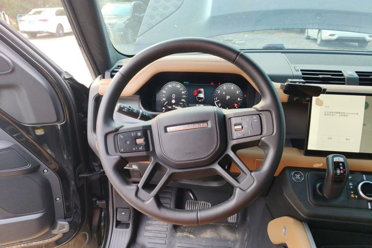 Used Land Rover Defender 2025 110 3.0T P400 – Dynamic HSE Steering Wheel