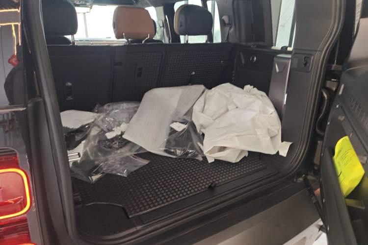 Used Land Rover Defender  Trunk