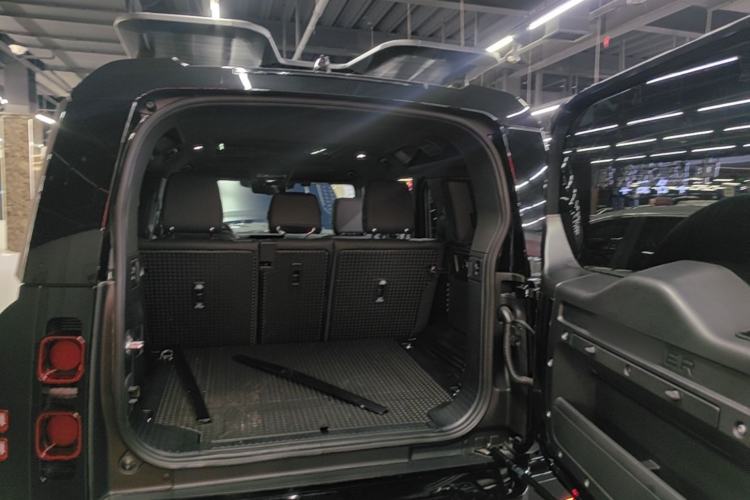 Used Land Rover Defender 2025 110 3.0T P400 X-Dynamic SE Trunk