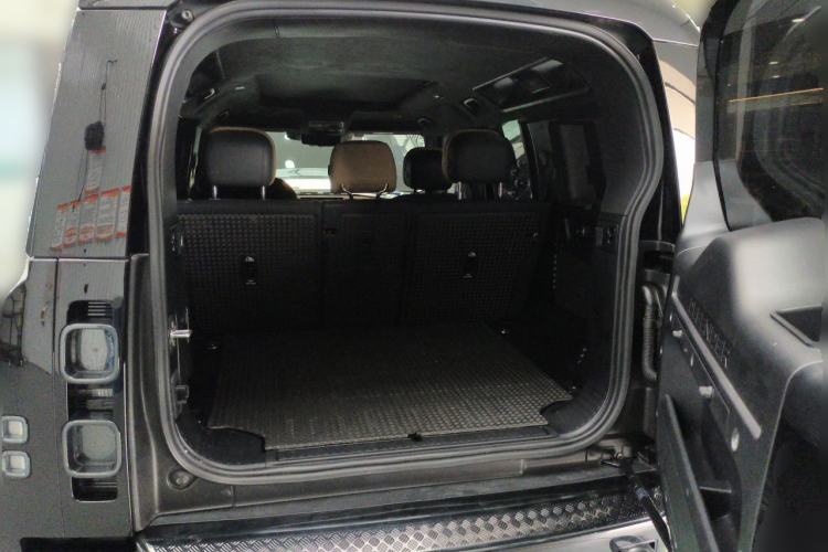 Used Land Rover Defender 2025 110 3.0T P400 Dark Edition Trunk