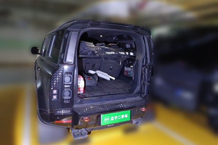 Used Land Rover Defender 2025 110 3.0T P400 – Dynamic HSE Trunk