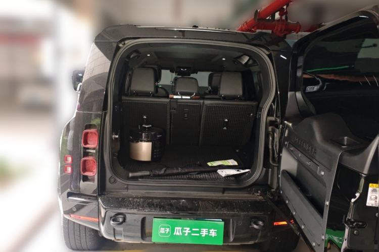 Used Land Rover Defender 2025 110 3.0T P400 X-Dynamic SE Trunk
