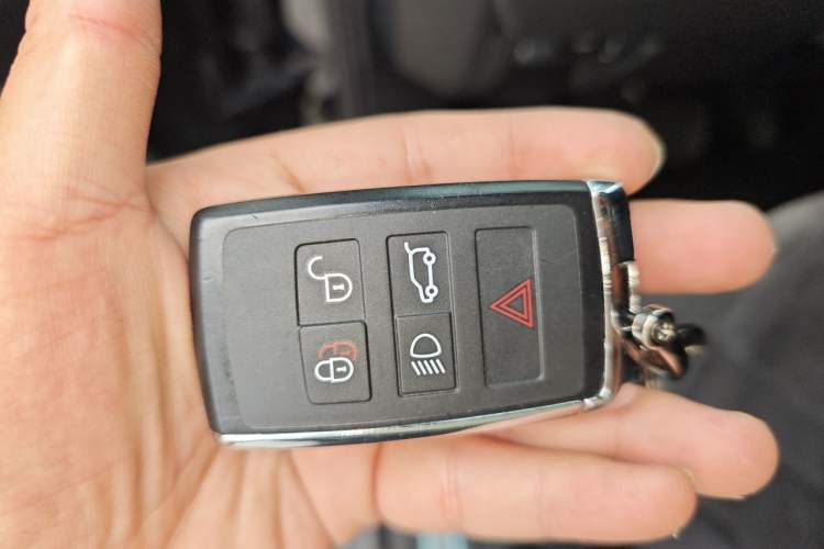 Used Land Rover Defender 2025 110 3.0T P400 – Dynamic HSE Vehicle Key
