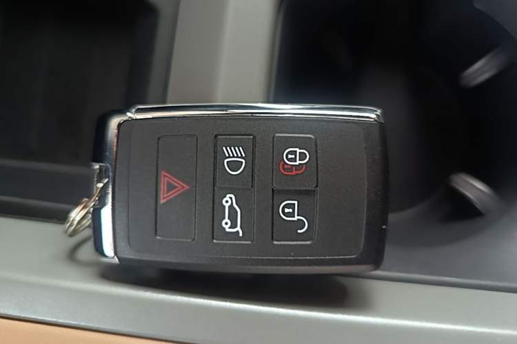 Used Land Rover Defender 2025 90 3.0T P400 X-Dynamic HSE Vehicle Key