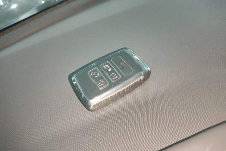 Used Land Rover Defender  Vehicle Key