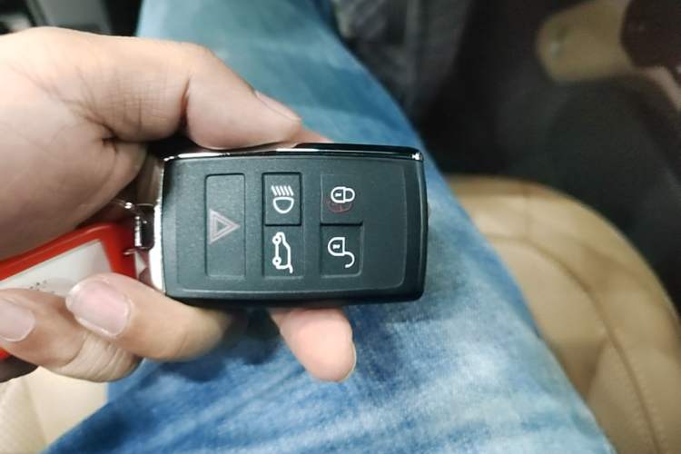 Used Land Rover Defender 2025 110 3.0T P400 – Dynamic HSE Vehicle Key