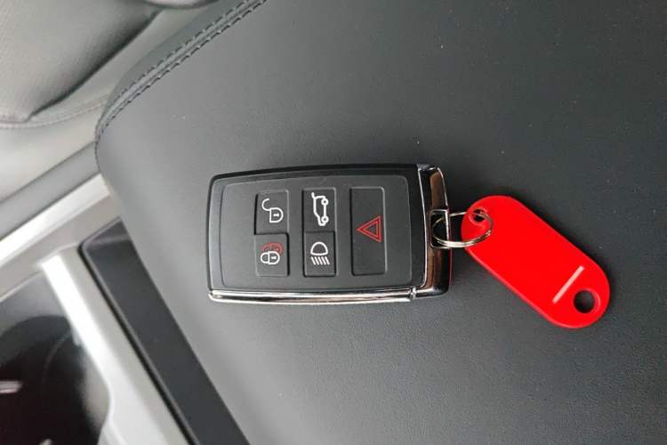 Used Land Rover Defender 2025 110 3.0T P400 – Dynamic HSE Vehicle Key