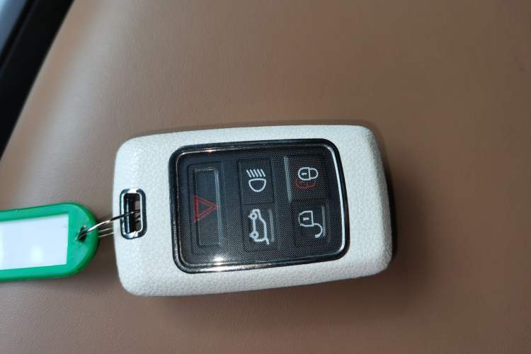 Used Land Rover Defender 2025 110 3.0T P400 X Vehicle Key