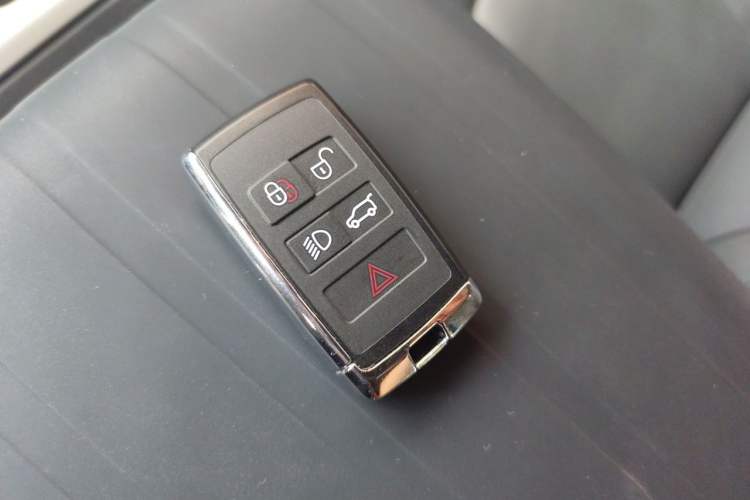 Used Land Rover Defender 2025 90 3.0T P400 X-Dynamic HSE Vehicle Key