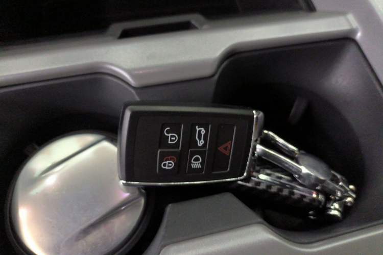 Used Land Rover Defender 2025 110 3.0T P400 Dark Edition Vehicle Key