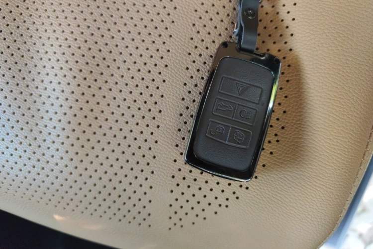 Used Land Rover Defender 2025 110 3.0T P400 – Dynamic HSE Vehicle Key