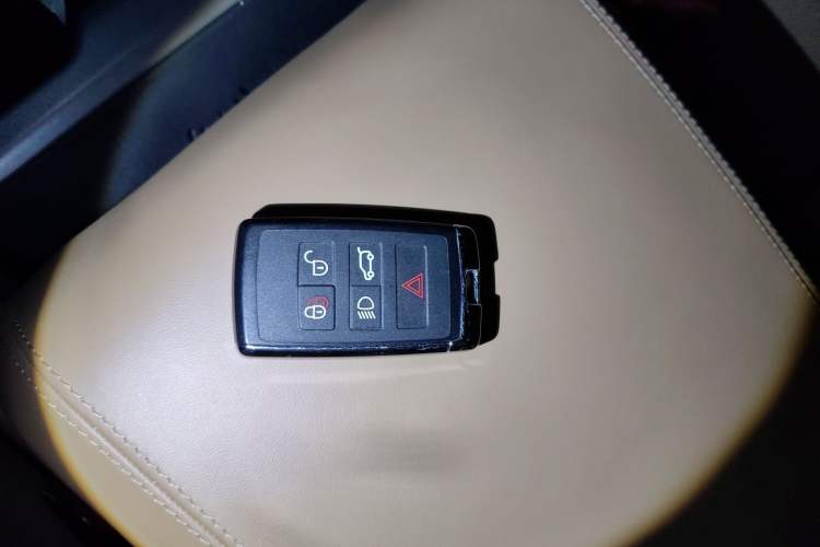 Used Land Rover Defender 2025 110 3.0T P400 – Dynamic HSE Vehicle Key