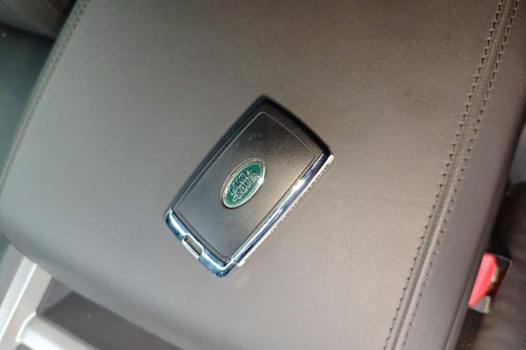 Used Land Rover Defender 2025 110 3.0T P400 Dark Edition Vehicle Key