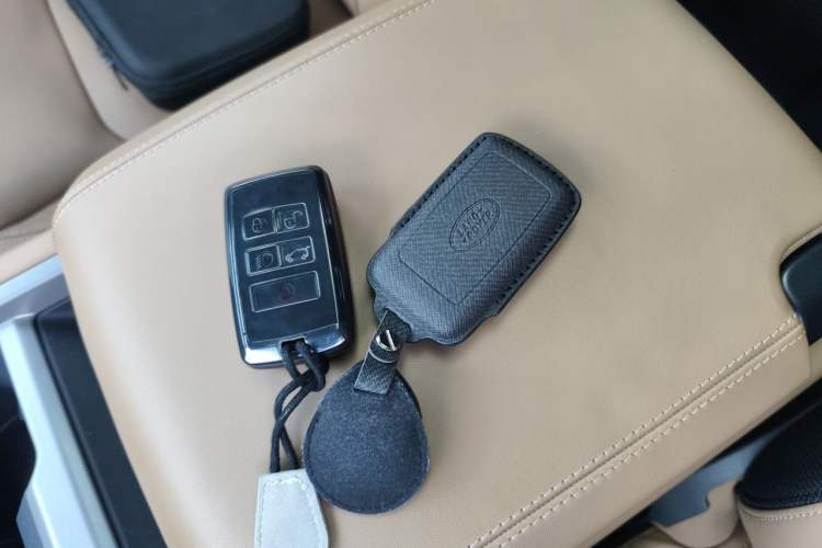 Used Land Rover Defender 2025 110 3.0T P400 – Dynamic HSE Vehicle Key