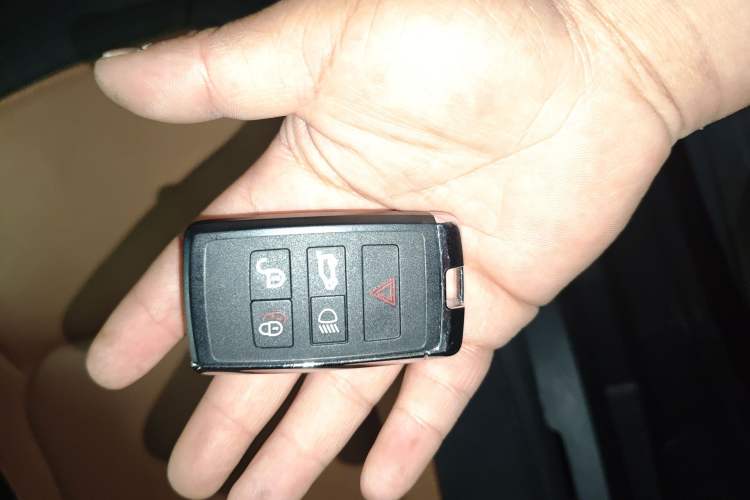 Used Land Rover Defender 2025 110 3.0T P400 X-Dynamic SE Vehicle Key